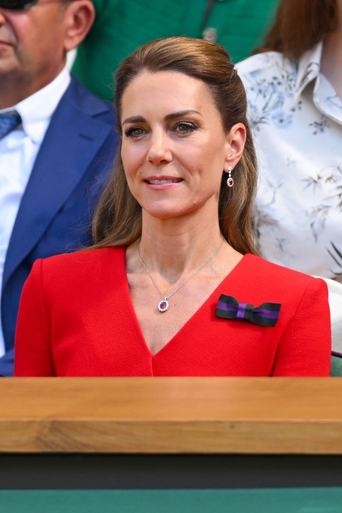 Kate Middleton, princesa de Gales, con vestido rojo en la final femenina de Wimbledon, 2026.