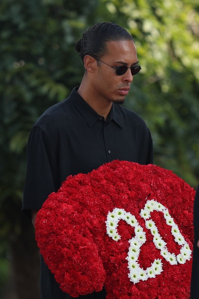 Virgil van Dijk llega al funeral de Diogo Jota