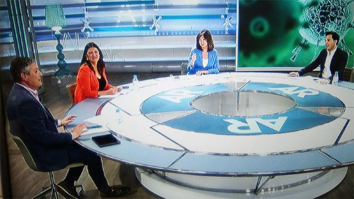 Ana Rosa Quintana con sus compañeros