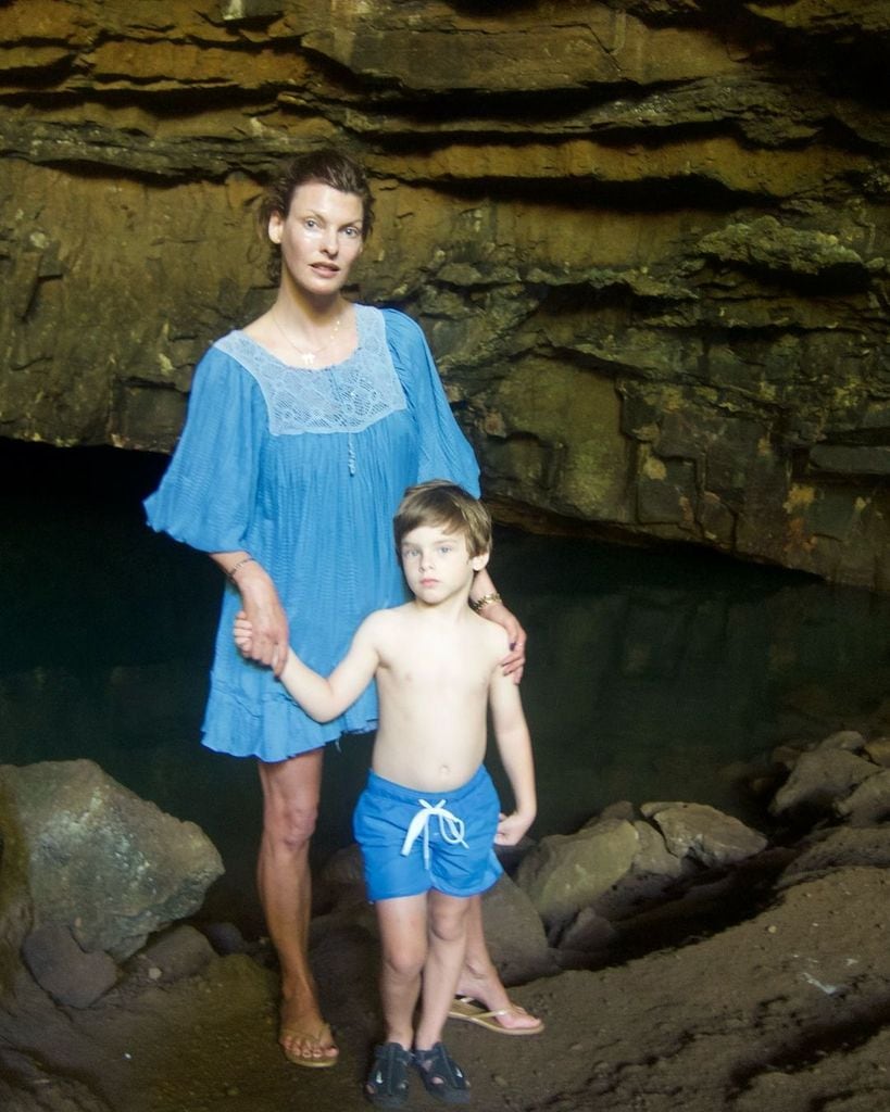 Linda Evangelista celebra el 18 cumpleaños de su hijo Agustin 