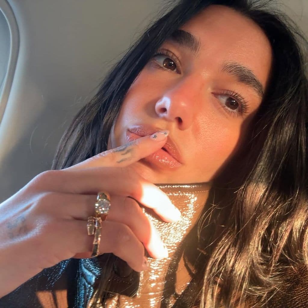 Dua Lipa fue la primera en popularizar las estrellas. 