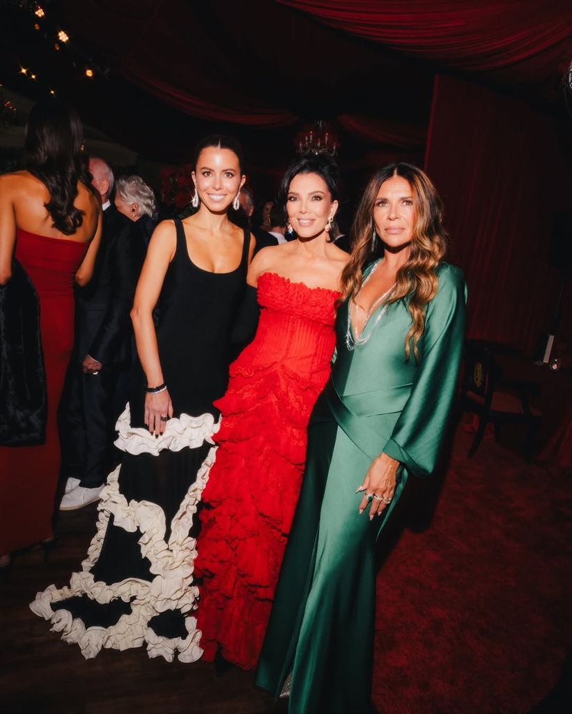 Lou Taylor (de verde), ha sido señalada como una de las figuras clave en la tutela de Britney Spears, y cercana a la familia Kardashian