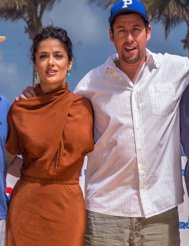 Salma Hayek le guarda cariño y agradecimiento a Adam Sandler por apoyarla a incursionar en la comedia.