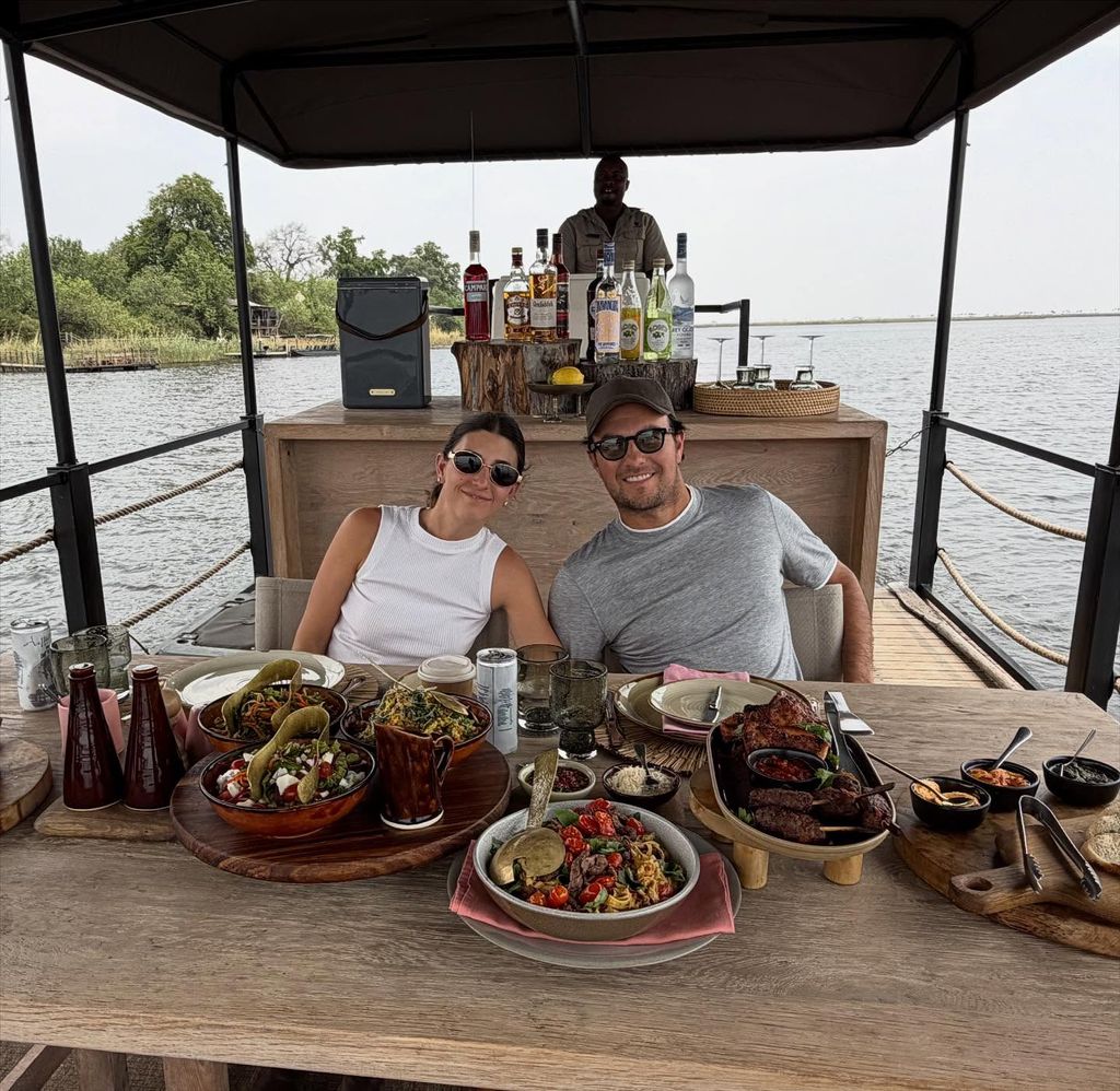 Checo Pérez y su esposa Carola también disfrutaron de la gastronomía