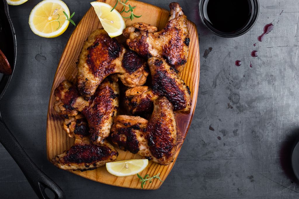 Las alitas de pollo a la parrilla siempre son una buena opción
