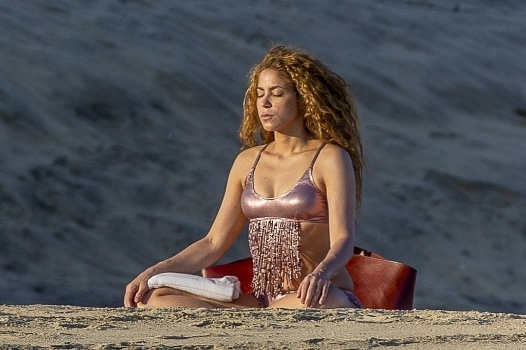 La cantante disfrutó de un momento de calma y se puso a meditar.