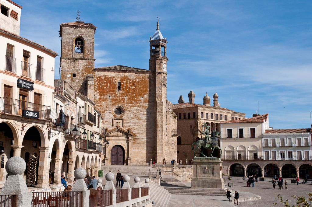 Plaza Mayor de Trujillo, la localidad cacereña que acogerá la nueva fábrica de diamantes sintéticos para los chips del futuro