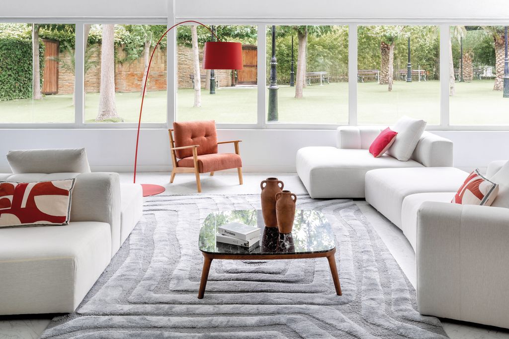 Salón con sofá blanco modular