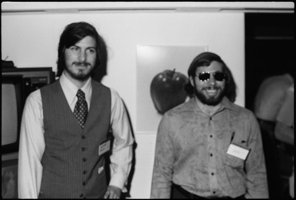 Steve Jobs y Steve Wozniak presentaron el Apple II en la West Coast Computer Faire de 1977, pero en los orígenes de Apple hubo un tercer fundador mucho menos conocido: Ronald Wayne, que había abandonado la compañía apenas un año antes.