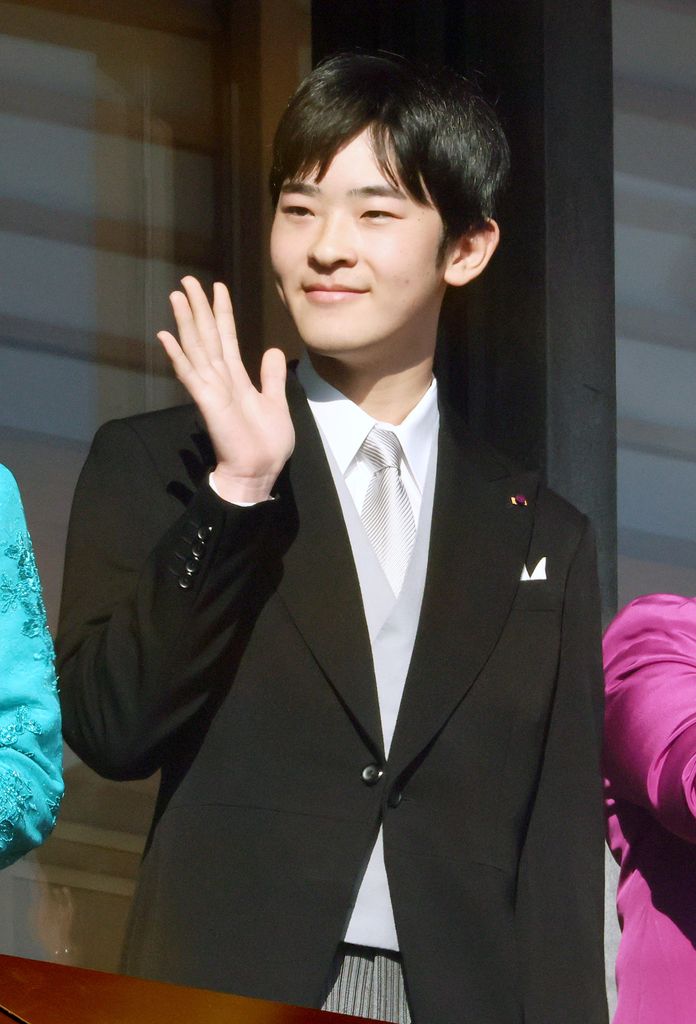 El príncipe Hisahito durante la ceremonia de saludo de Año Nuevo de la Familia Imperial en Tokio