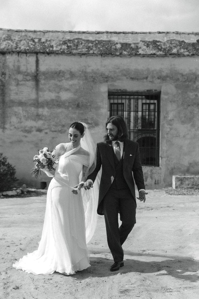 Vestido de novia plisado vaporoso asimétrico Inuñez