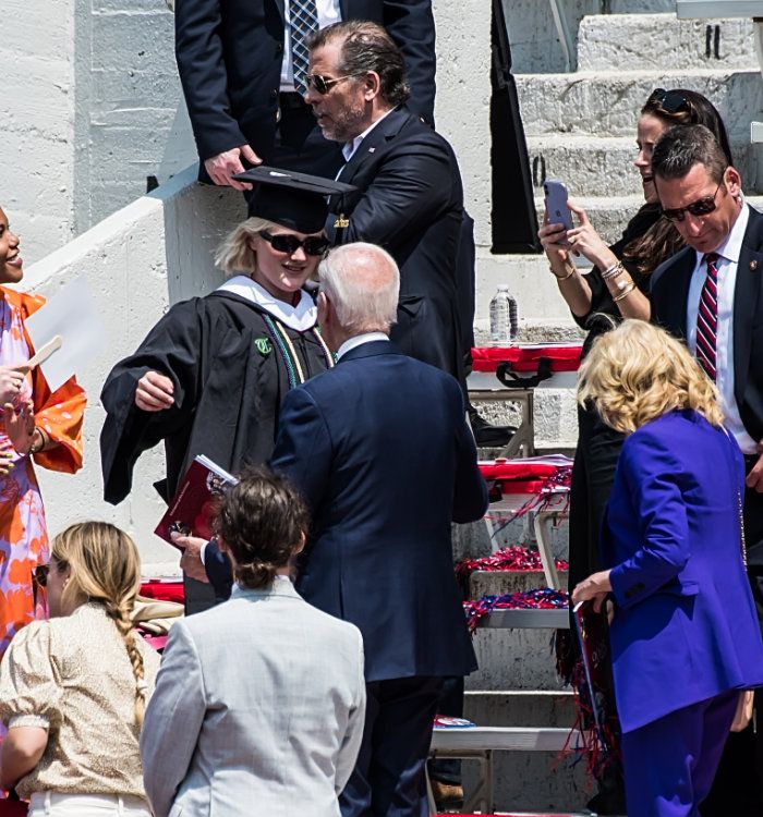 Joe Biden con su nieta 