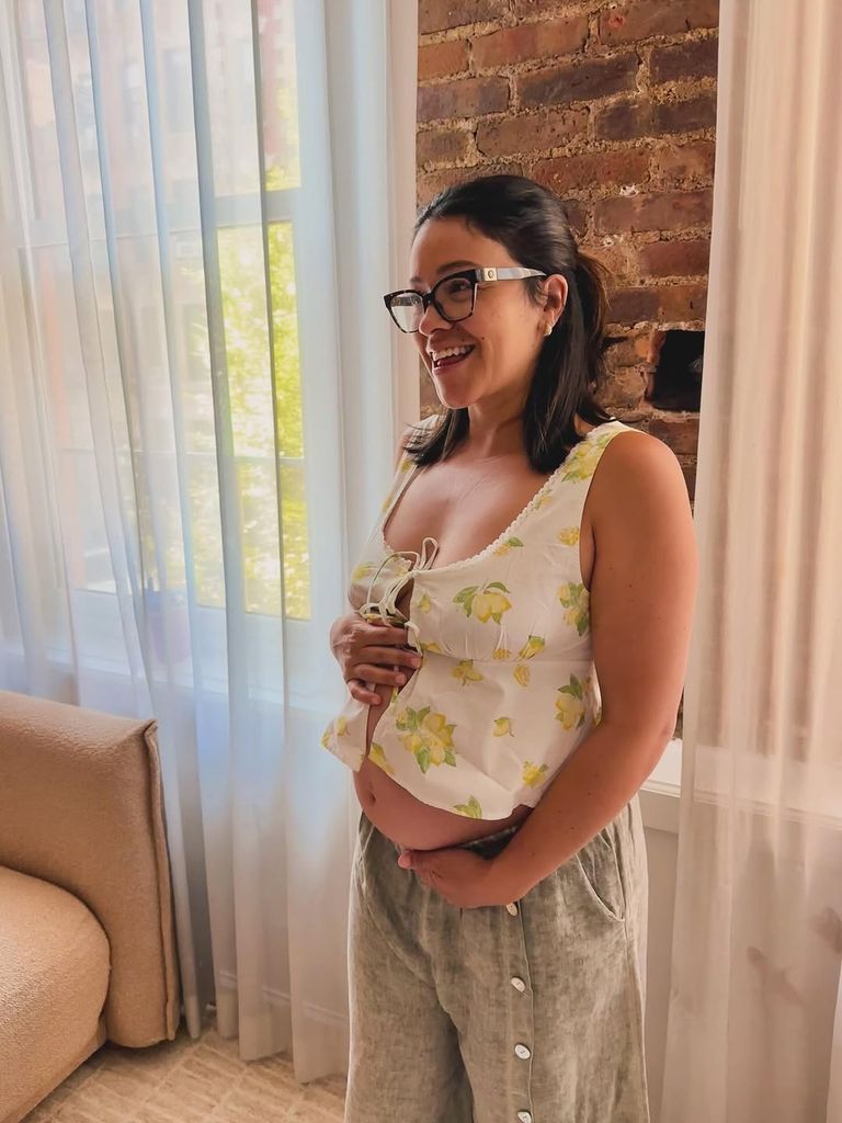 Gina Rodríguez anunció con esta bella fotografía que está a la espera de su segundo bebé.