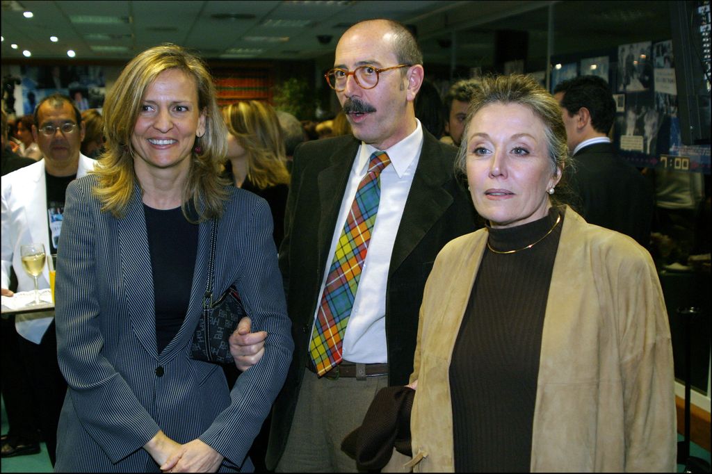 Isabel San Sebastián y Rosa María Matero con el actor Luis Rollán durante el 15 aniversario del periódico 'El Mundo' en 2004

