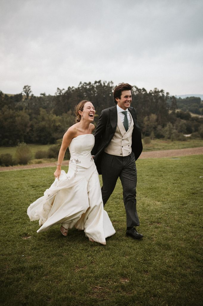 Vestido de novia de Navascués con chaqueta de anticuario