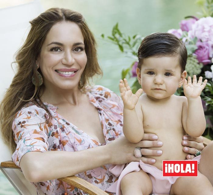 En las páginas de la revista ¡HOLA! se pueden ver las imágenes de Gema con su hija Julieta, que ya tiene un año
