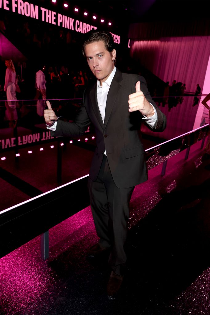 Dylan Sprouse ha asistido al Victoria's Secret Fashion Show 2026 para apoyar a su mujer, Barbara Palvin