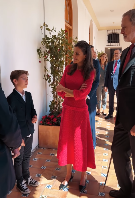 Lucas cantando para los Reyes duranta la visita de estos a Jaén