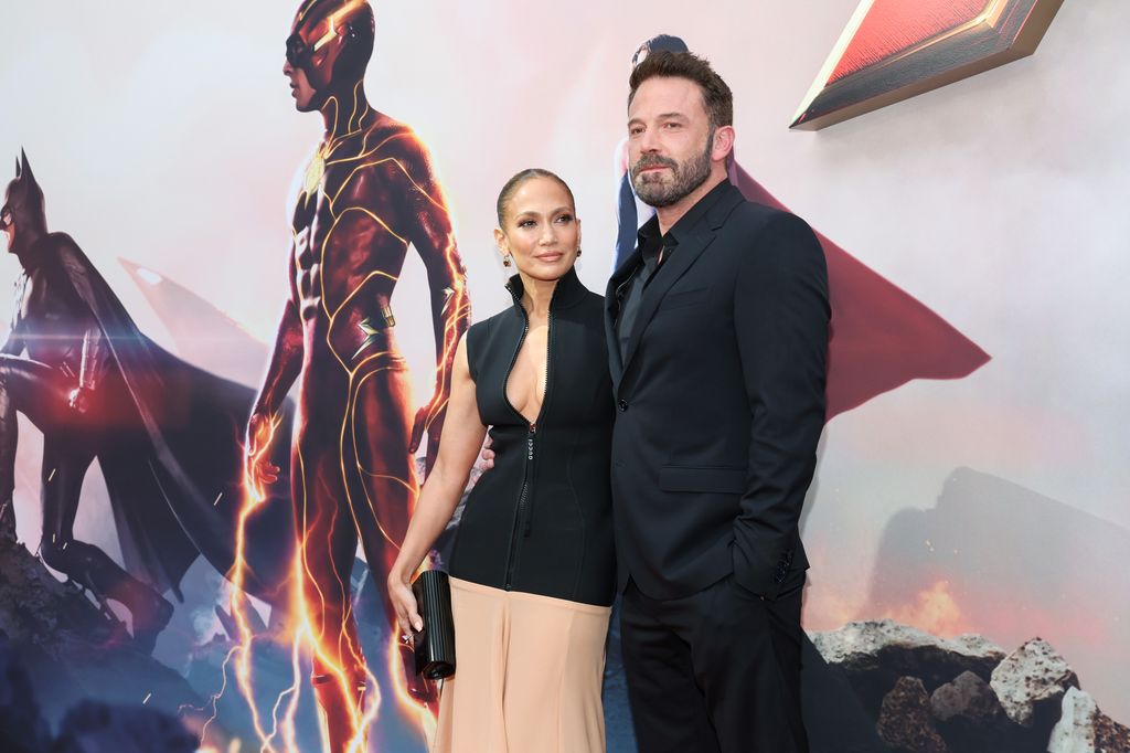 Jennifer Lopez y Ben Affleck en la premier de "The Flash" en Hollywood, California. 