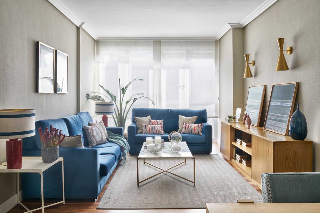 Salón con mueble exento.          