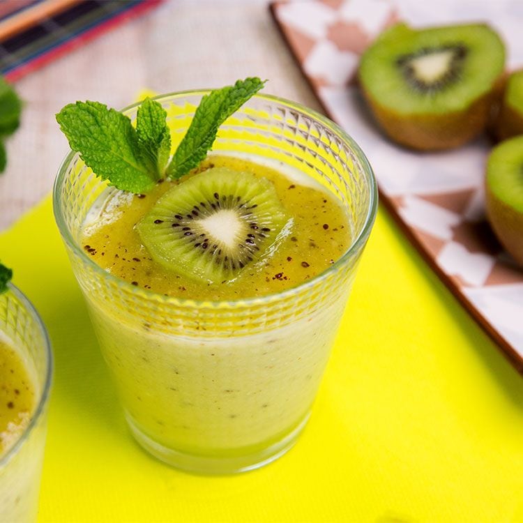 'Mousse' de kiwi con su 'coulis'