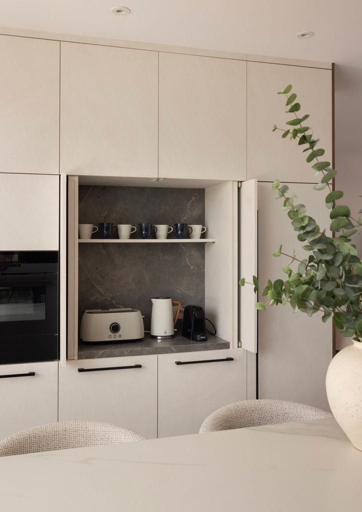 Cocina con rincón de desayunos