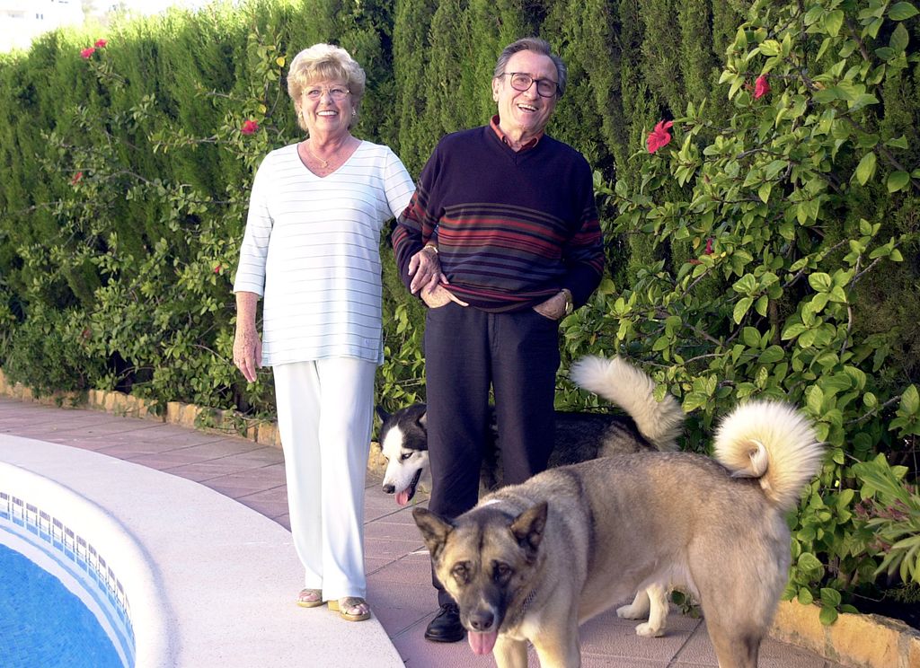 Manolo Escobar y su mujer, Anita Marx, en su casa de Benidorm