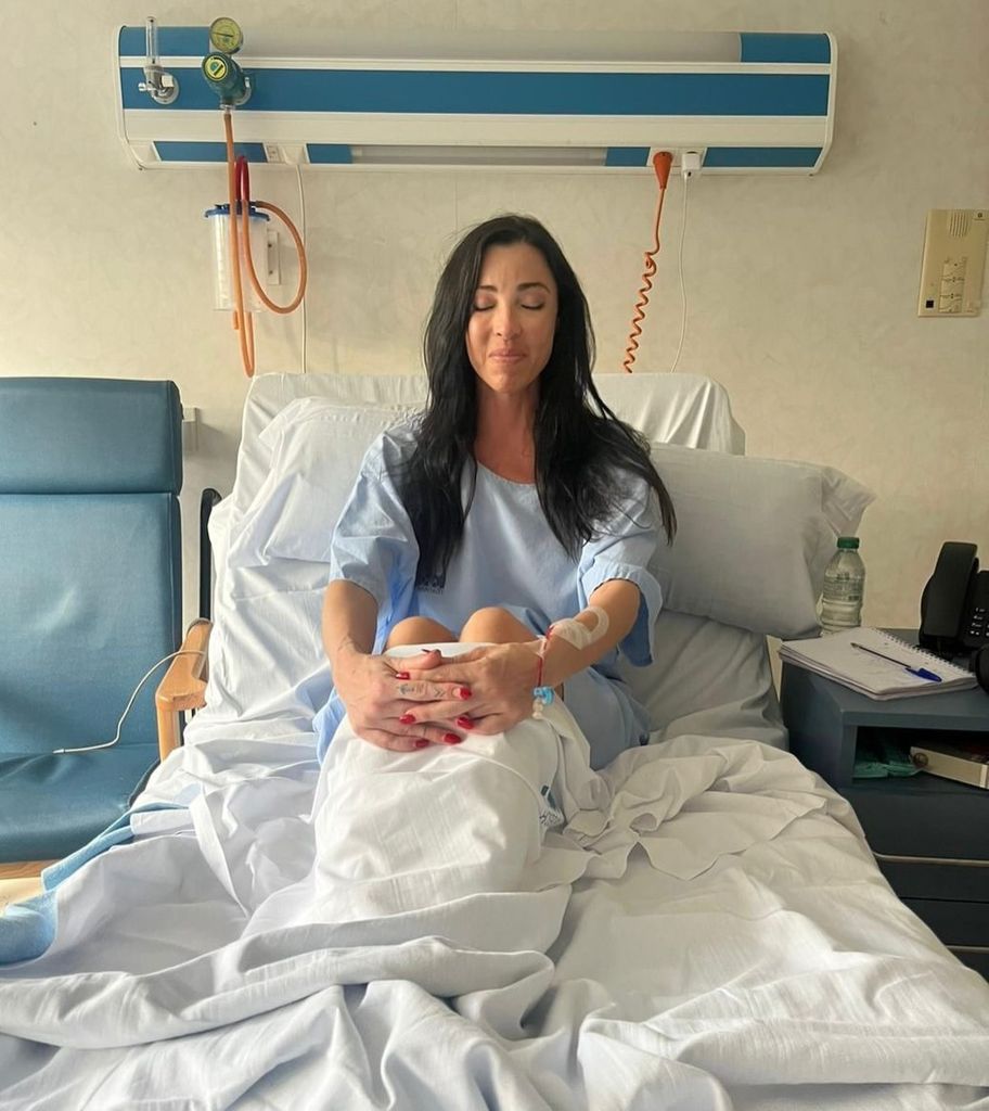 B Jones, visiblemente emocionada al anunciar que estaba enferma
