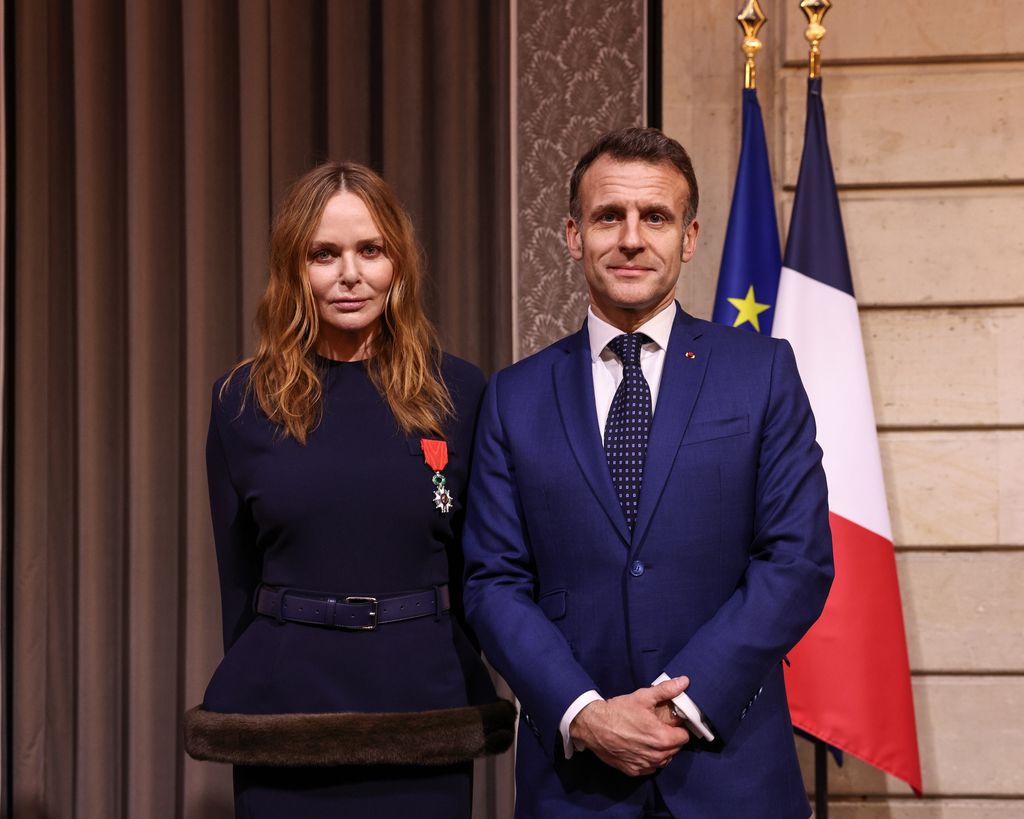 Stella McCartney y el presidente de Francia, Emmanuel Macron, este jueves en el Palacio del Elíseo