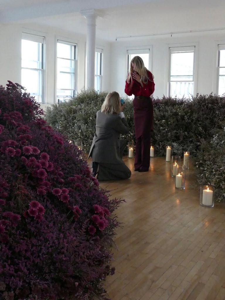 Elsa Hosk se compromete con el padre de su hijo
