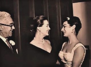 Elsa Aguirre junto a María Félix