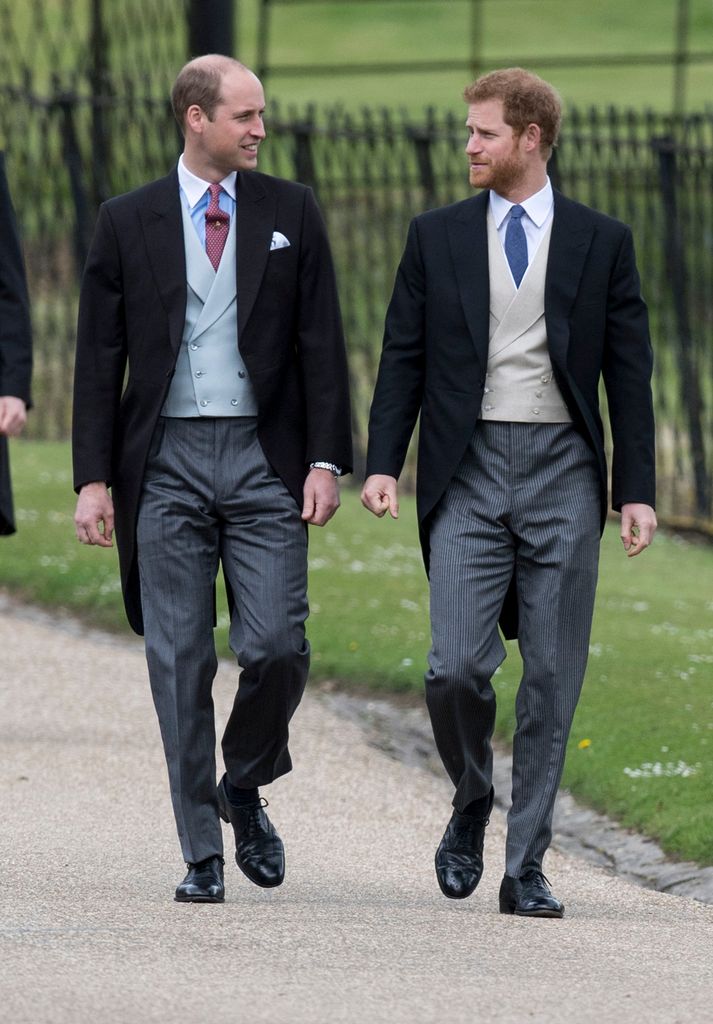 Guillermo y Harry llegando a la boda de Pippa Middleton y James Matthews en mayo de 2017