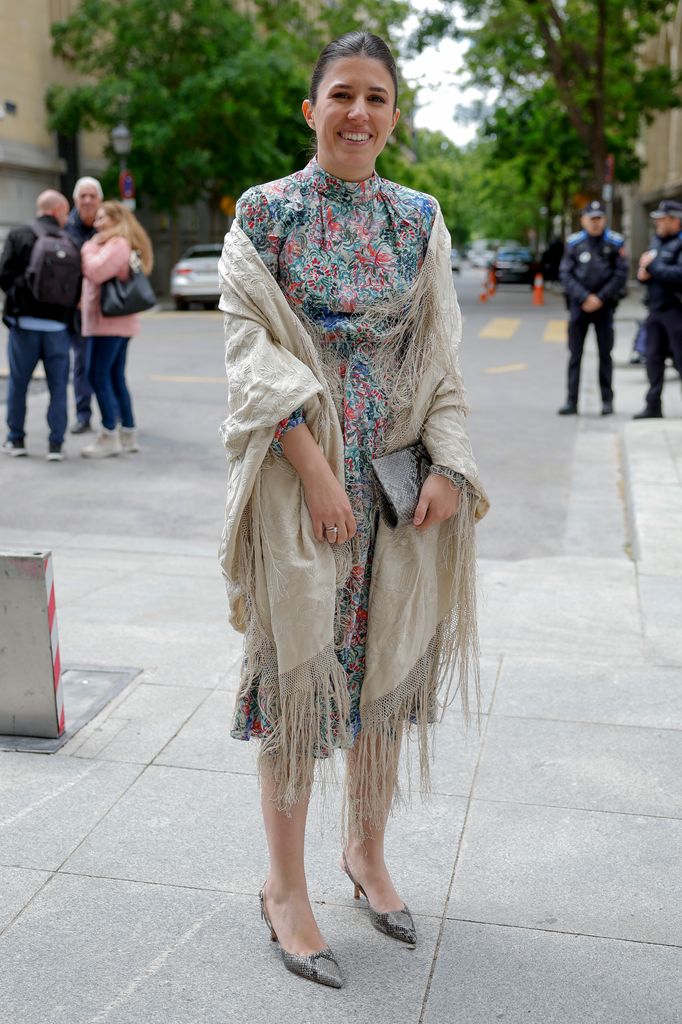 Teresa Urquijo con mantón de Manila en San Isidro, Madrid, 2026.