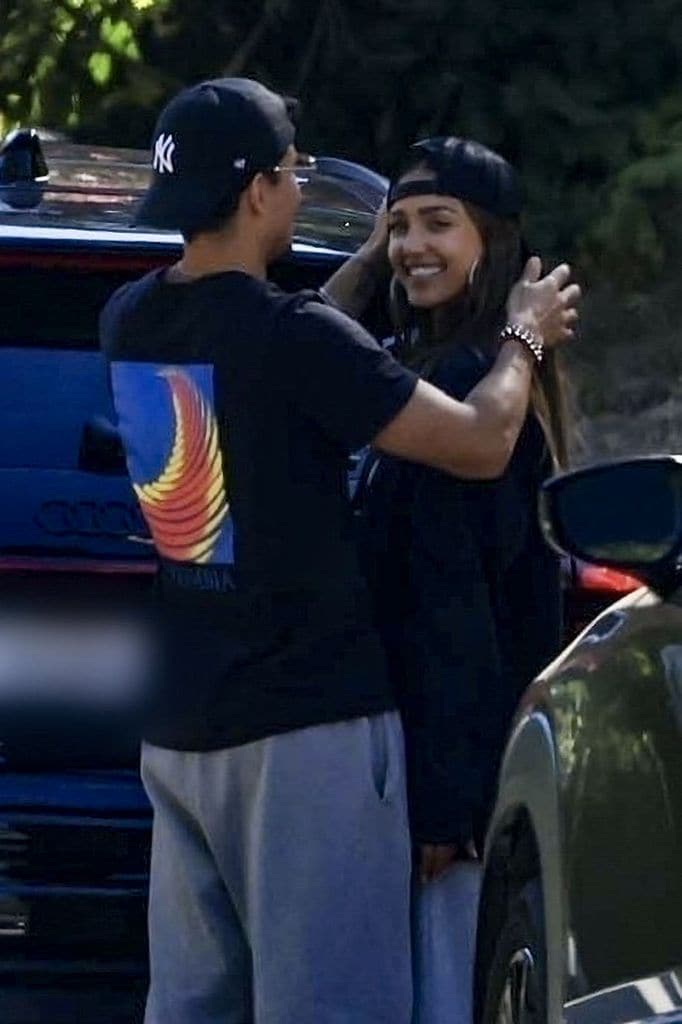 Jessica Alba se ha dado una nueva oportunidad en el amor y luce muy feliz.