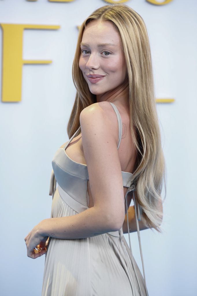 Ester Exposito, radiante en el estreno de Marfil en Madrid