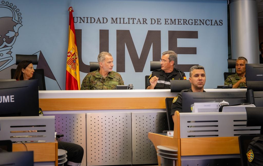 Felipe VI visita el Cuartel General de la Unidad Militar de Emergencias (UME), en la Base Aérea de Torrejón