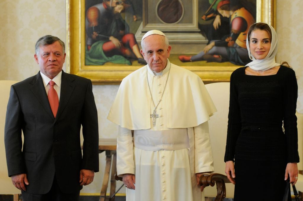 El papa Francisco con Abdalá de Jordania y Rania de Jordina en el Vaticano