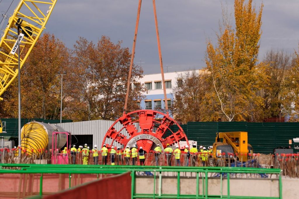 La rueda de corte de la tuneladora cuenta con más de 250 elementos entre discos y picas, diseñados específicamente para el terreno de Madrid