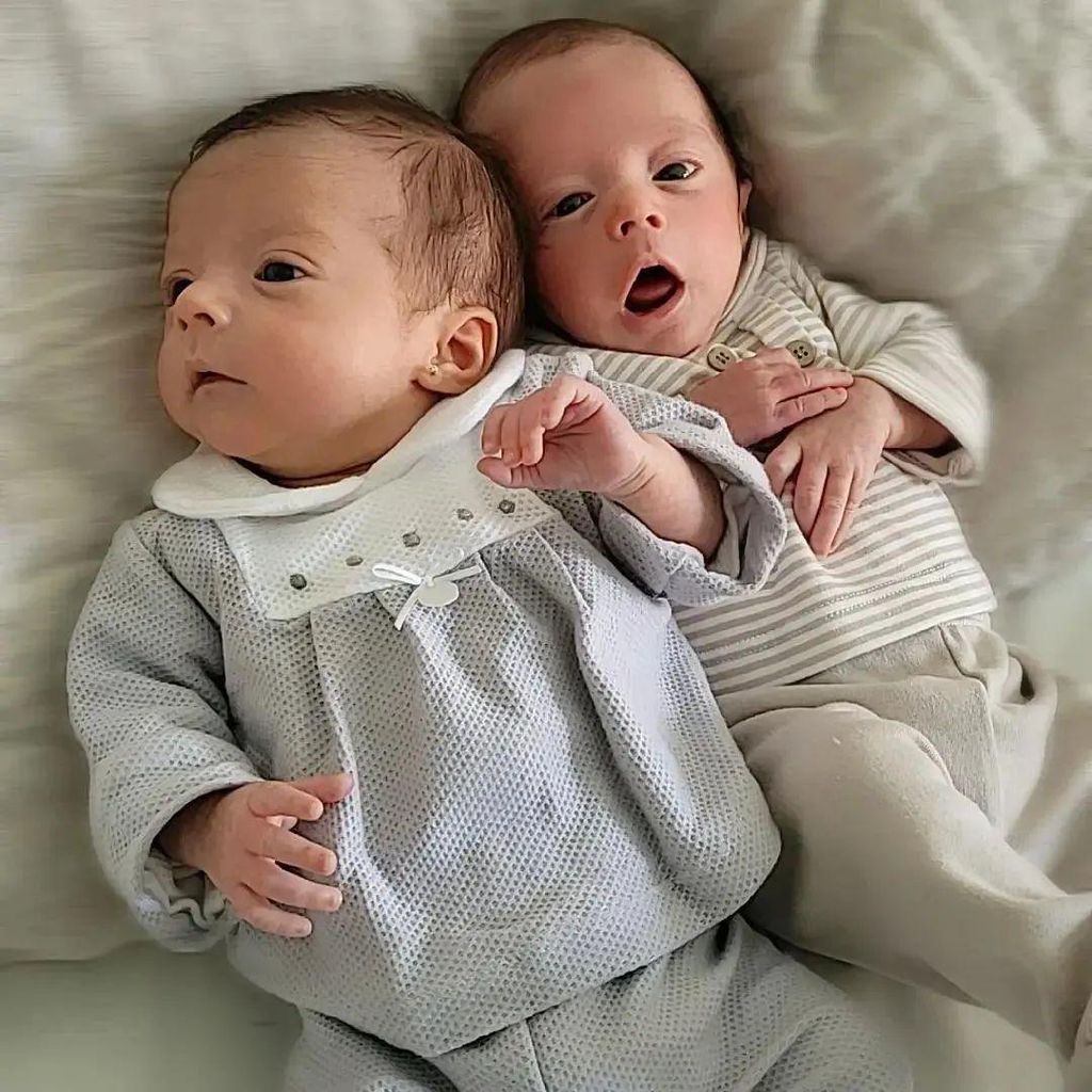 Claudia Álvarez y sus mellizos, Clío y Billy