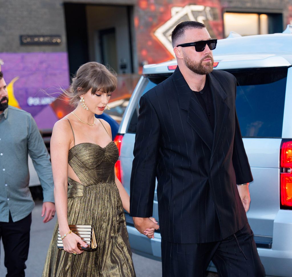 Taylor y Travis llegan a un evento en Brooklyn.