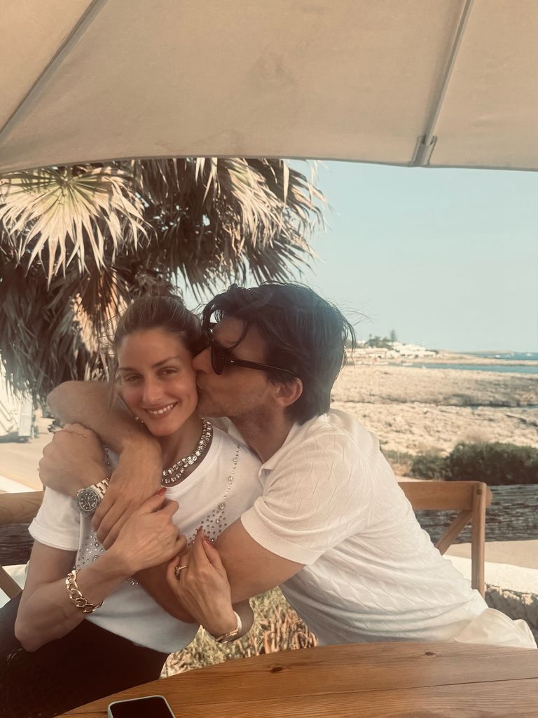 Olivia Palermo en Menorca con Johannes Huebl