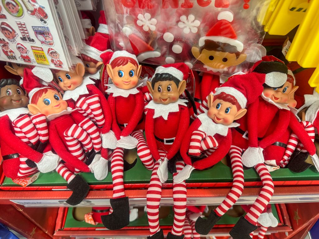 Los elfos son personajes populares en la temporada navideña.