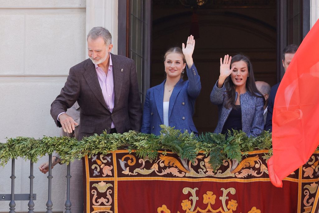 LOS REYES TERMINAN SU VISITA A NAVARRA EN EL AYUNTAMIENTO DE TUDELA