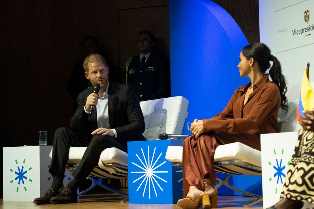 HARYY Y MEGHAN VISITAN EL CENTRO NACIONAL DE LAS ARTES DELIA ZAPATA DURANTE SU VIAJE A BOGOTÁ COLOMBIA