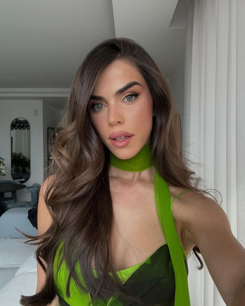 Selfie de Violeta Mangriñan posa con un vestido verde