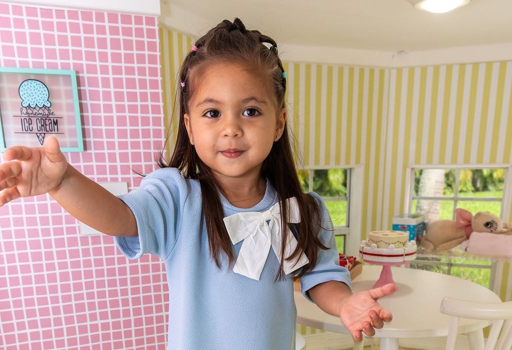 Capri Blu, hija de 'Chiquibaby', en su nueva casita de muñecas 