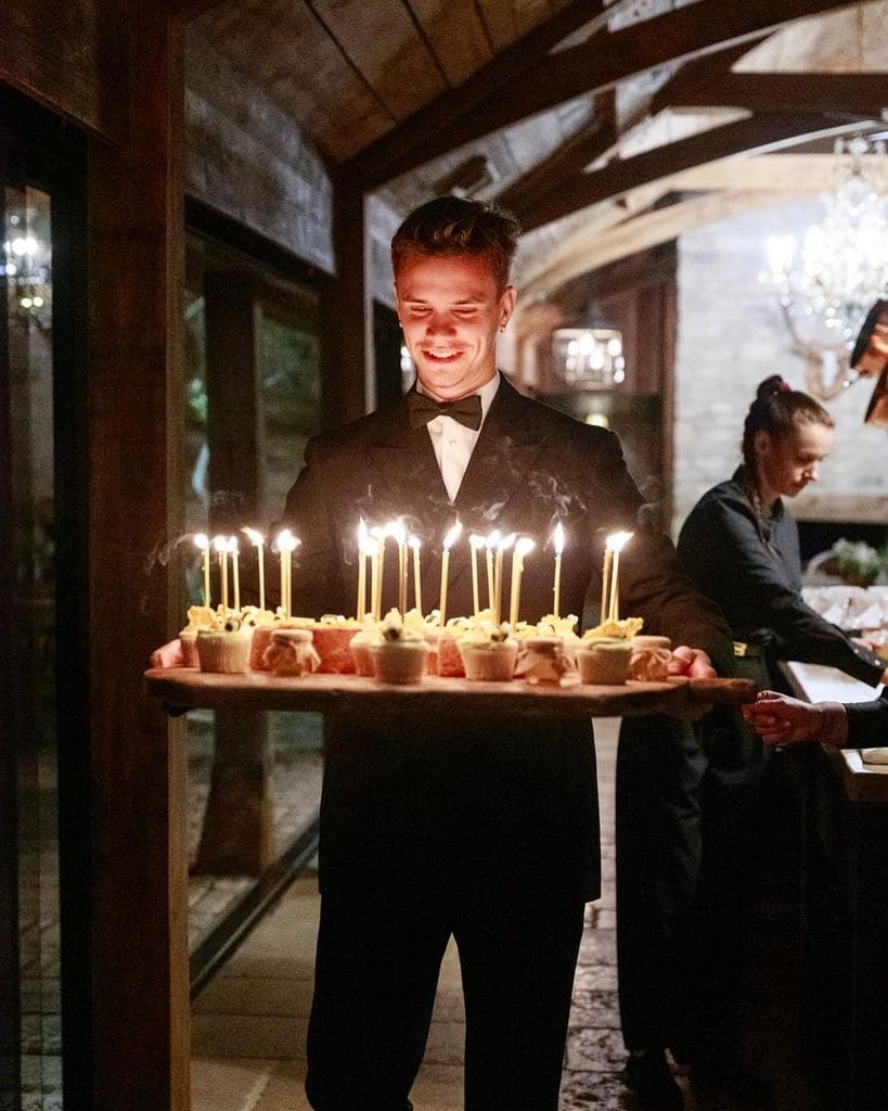  Así fue el 50º cumpleaños de David Beckham: jet privado, vinos de 3.500€ y ninguna señal de Brooklyn