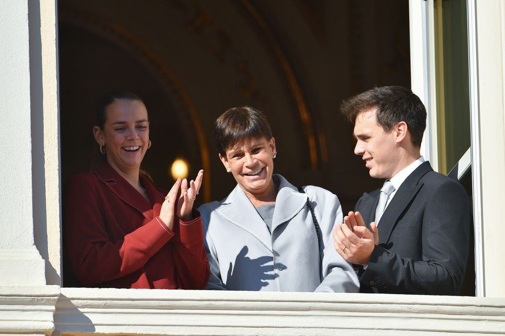 Estefanía de Mónaco con sus hijos en el balcón real