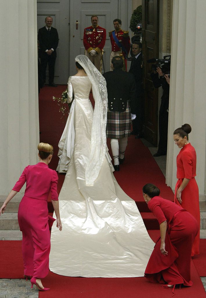    Recordamos el romántico traje nupcial de Mary de Dinamarca 20 años después