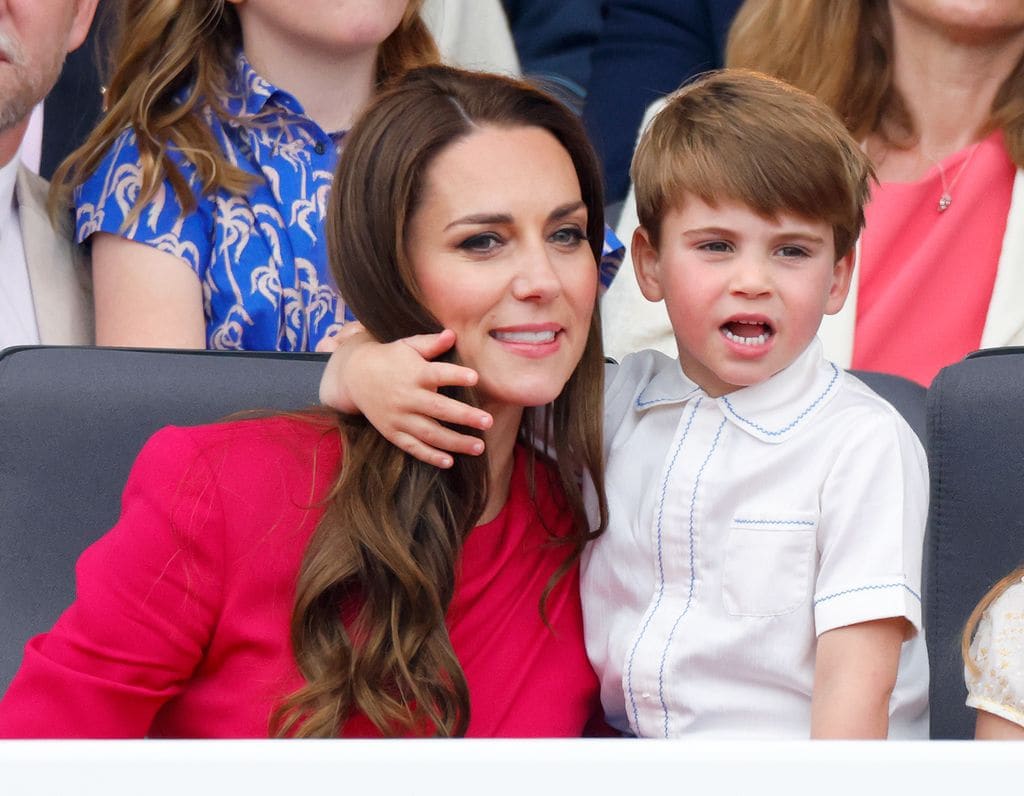 Louis es el más pequeño entre sus tres hermanos